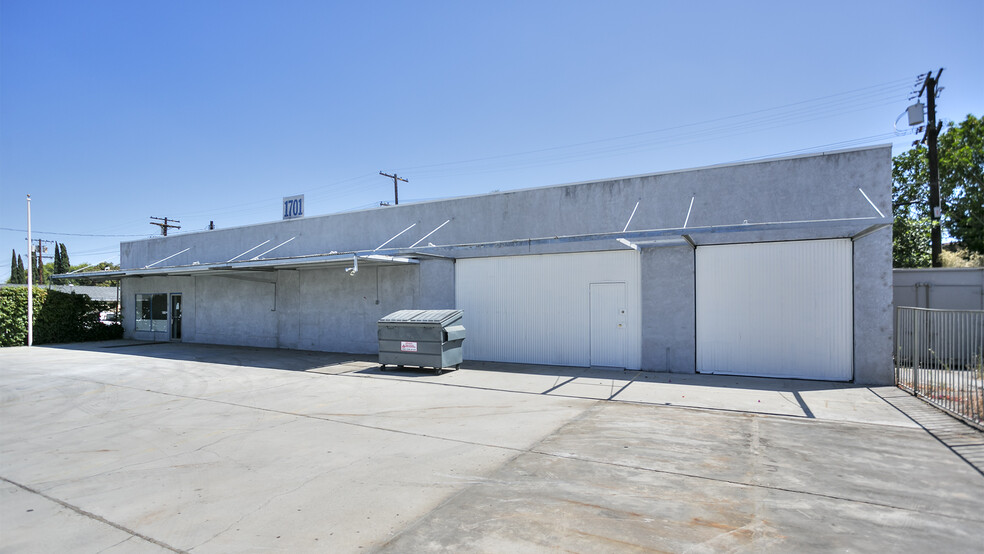 1701 N San Fernando Blvd, Burbank, CA for lease - Building Photo - Image 2 of 13