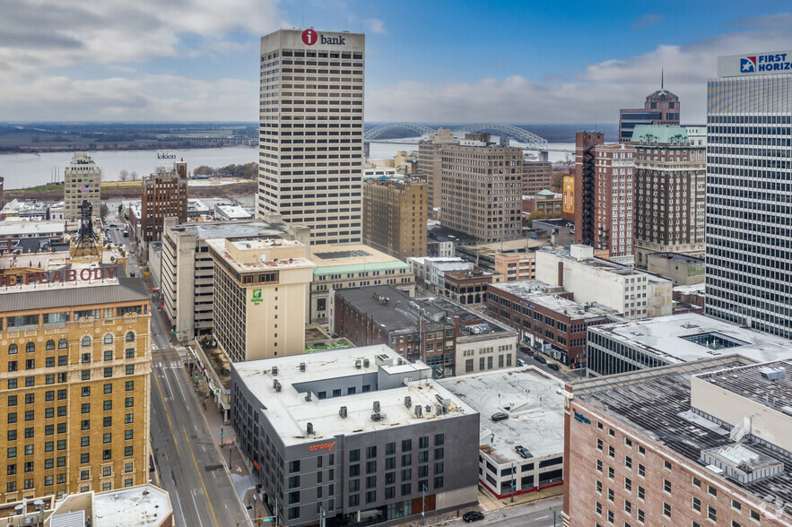 164 Union Ave, Memphis, TN for lease - Aerial - Image 3 of 9