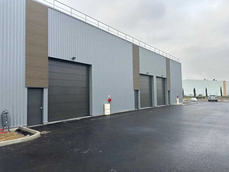 Flex in Villefranche-sur-Saône for sale - Building Photo - Image 3 of 10