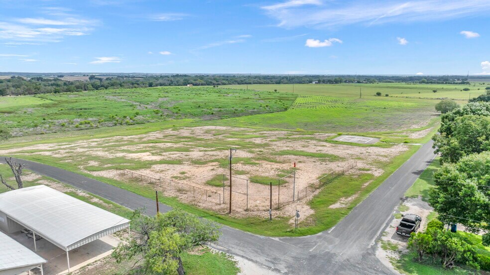 Land in La Coste, TX for sale - Primary Photo - Image 1 of 1