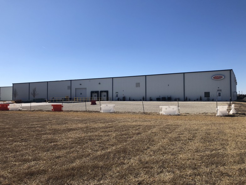 8515 N Hesston Rd, Hesston, KS for sale - Building Photo - Image 1 of 1