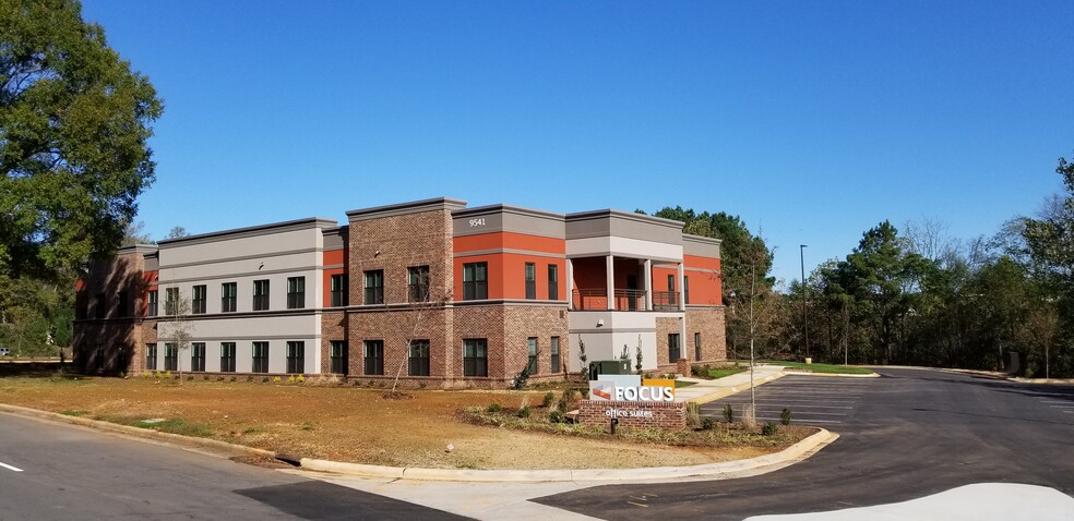 9541 Julian Clark Ave, Huntersville, NC for lease - Building Photo - Image 1 of 16