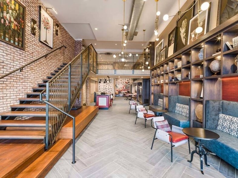 916 W Broad St, Falls Church, VA for lease - Building Photo - Image 3 of 40