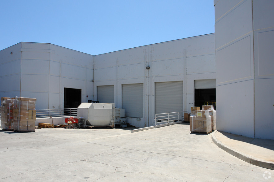 685 E Cochran St, Simi Valley, CA for lease - Building Photo - Image 3 of 6