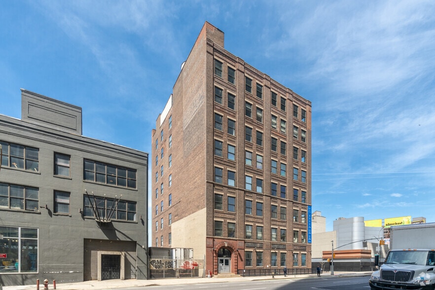 599 Eleventh Ave, New York, NY for lease - Building Photo - Image 3 of 5