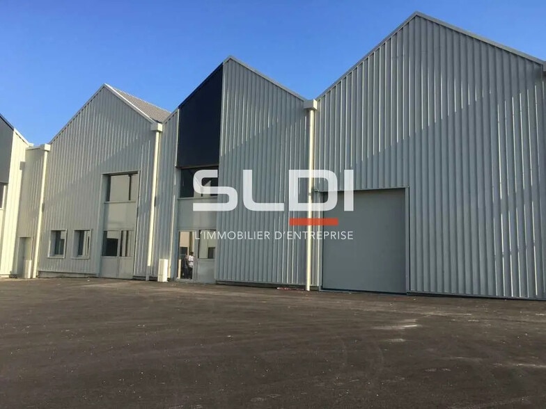 Office in Genas for lease - Building Photo - Image 1 of 5