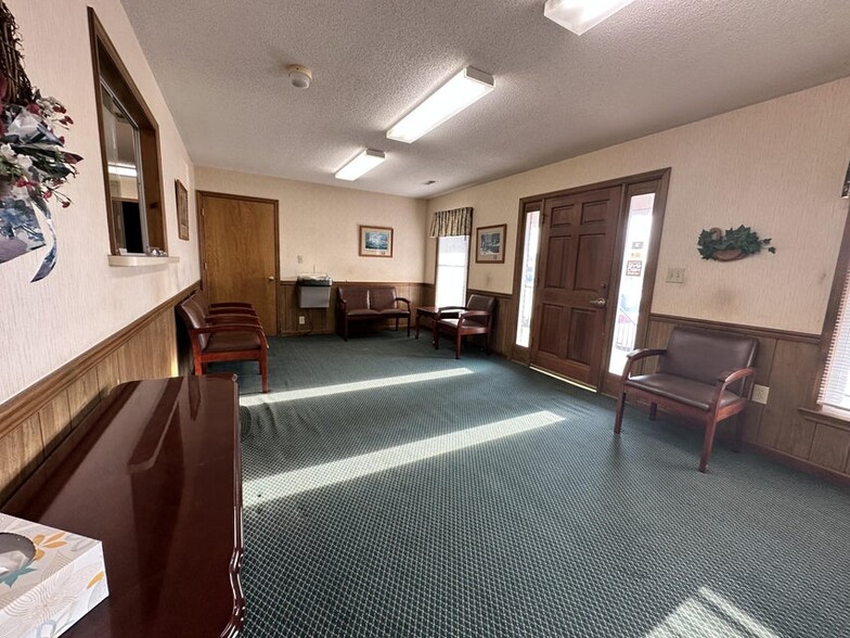 409 Martin Luther King Ave, Kingstree, SC for sale - Lobby - Image 3 of 7