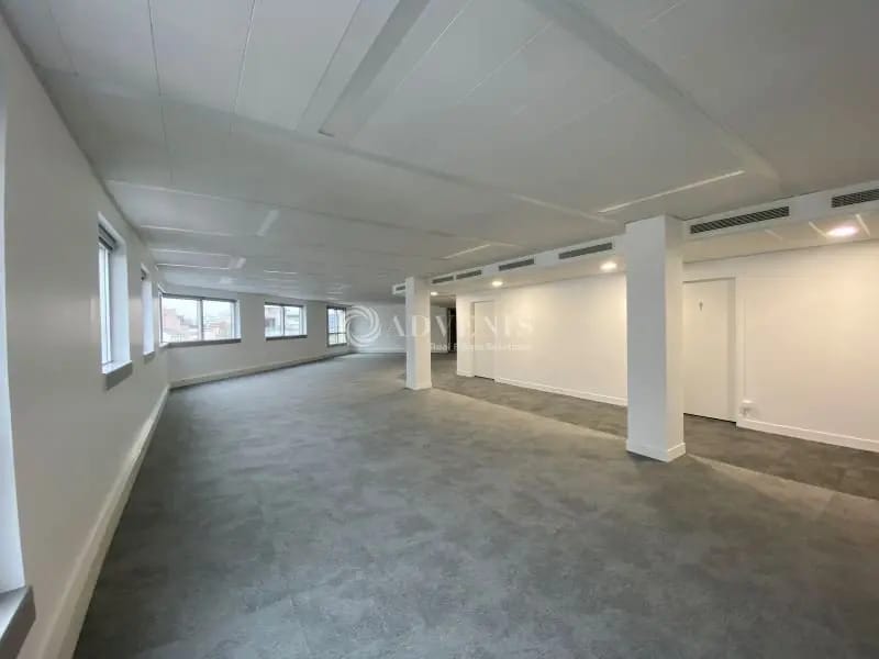 Office in Boulogne-Billancourt for lease Interior Photo- Image 1 of 2