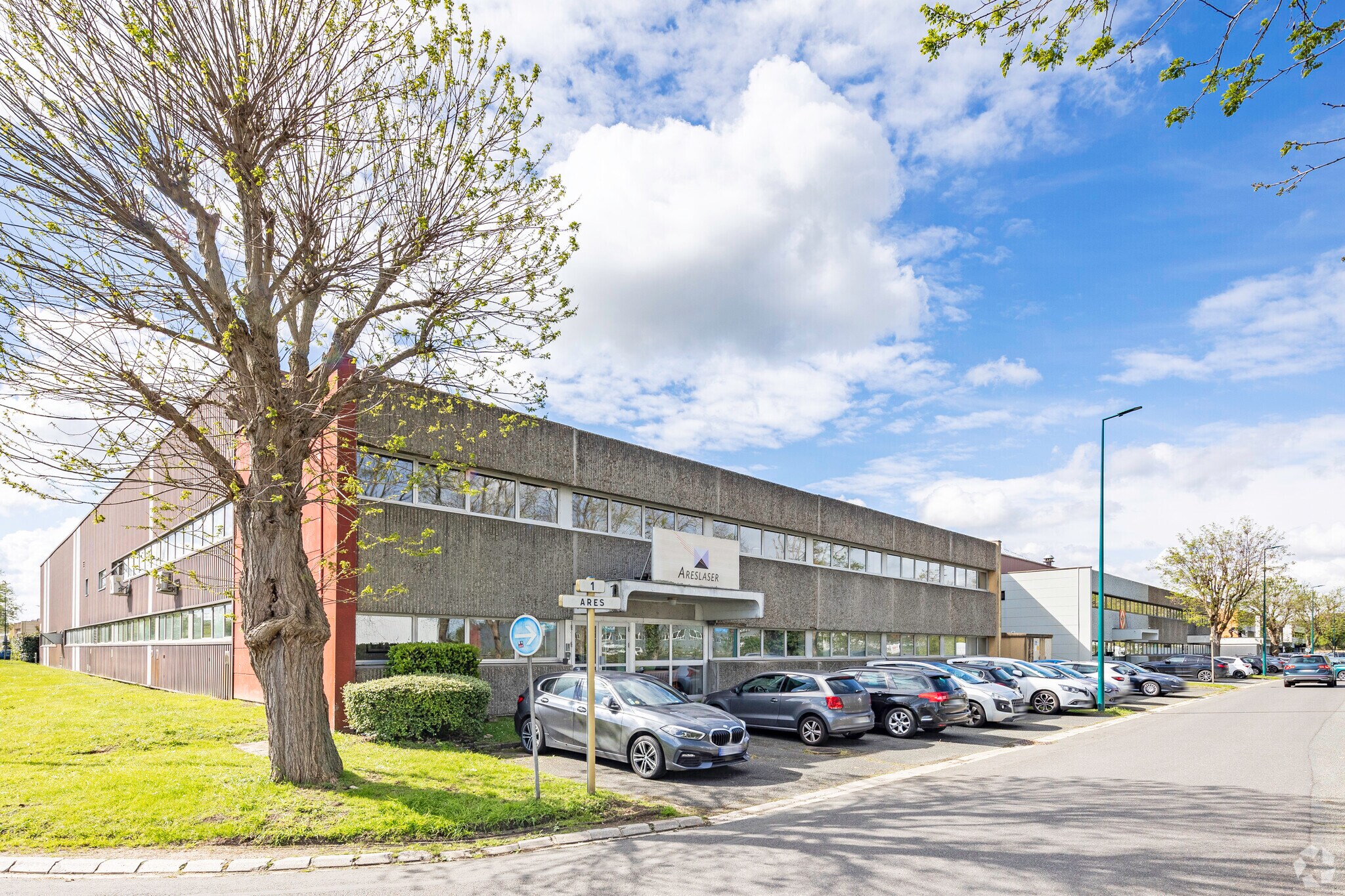 15 Rue D'Anjou, Saint-Ouen-l'Aumône for lease Primary Photo- Image 1 of 4