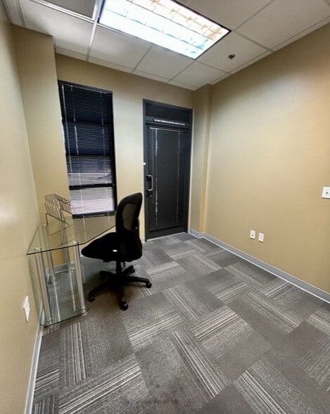 9865 S Priest Dr, Tempe, AZ for lease - Interior Photo - Image 3 of 36