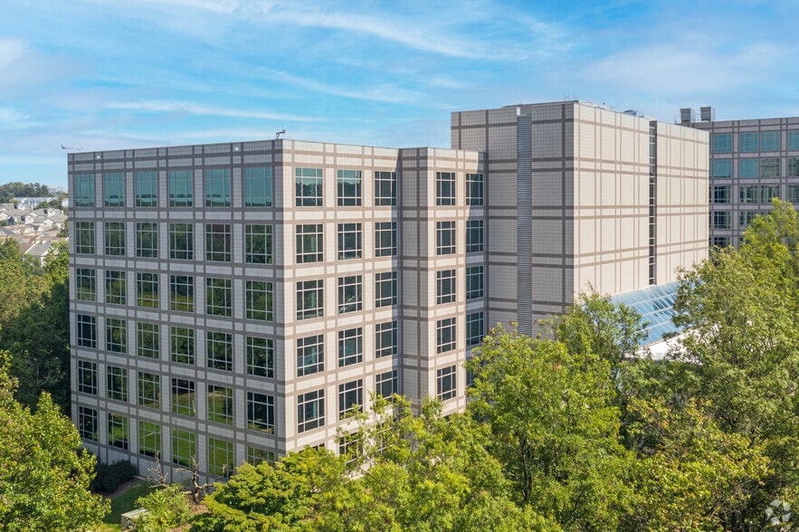 12902 Federal Systems Park Dr, Fairfax, VA for sale - Building Photo - Image 1 of 1