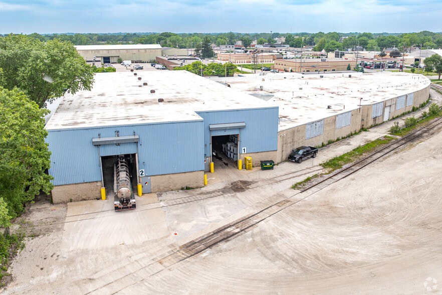 4480 N 124th St, Milwaukee, WI for lease - Building Photo - Image 2 of 16