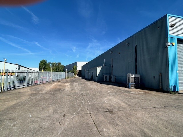 1 First Ave, Sutton Coldfield for lease - Building Photo - Image 3 of 4