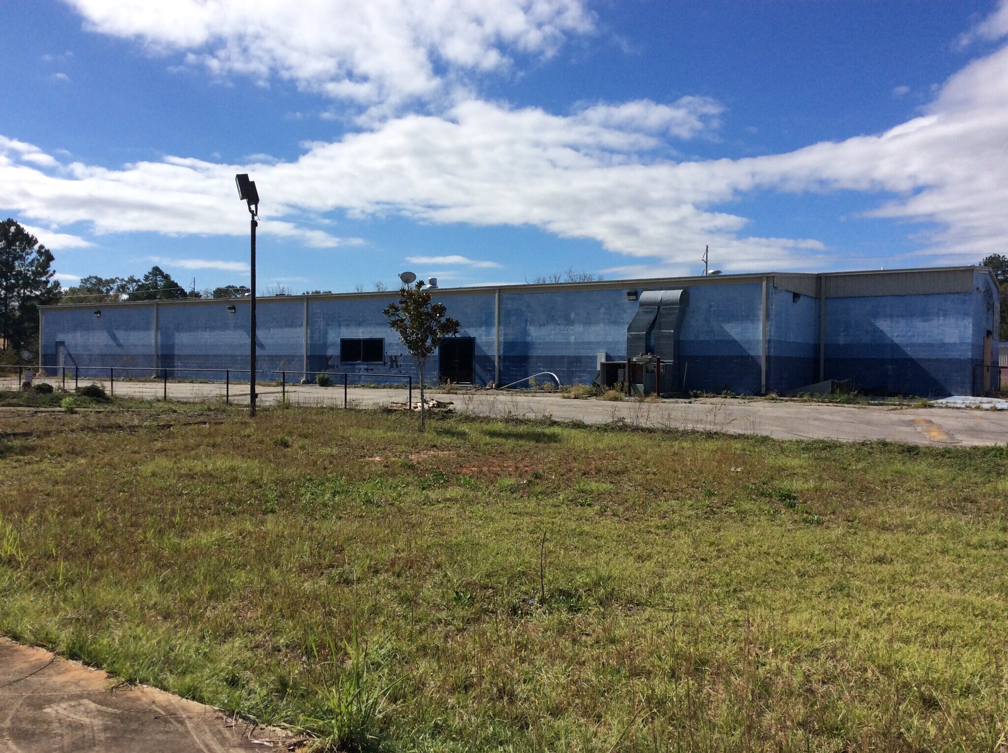 2639 S Forest Ave, Luverne, AL 36049 Sharpshooter Fun Center