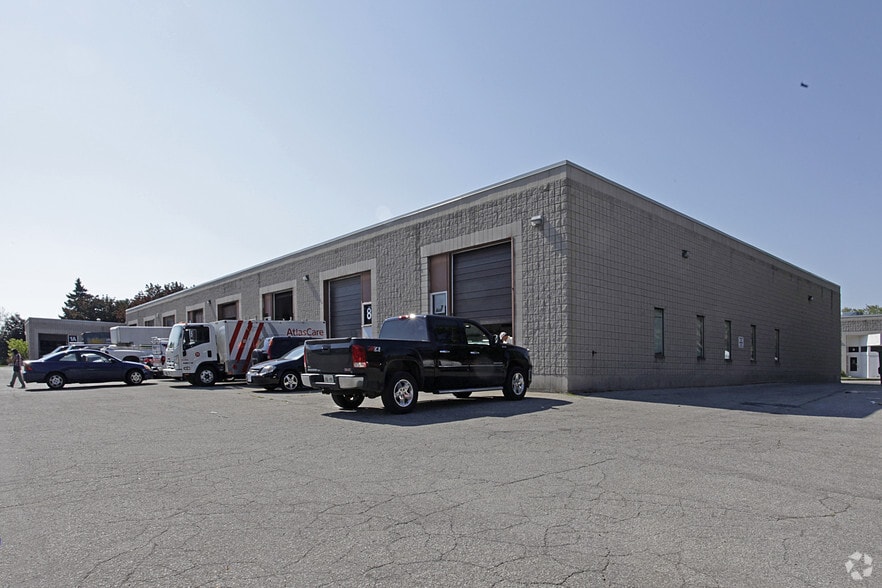 2485 Dunwin Dr, Mississauga, ON for lease - Building Photo - Image 2 of 6