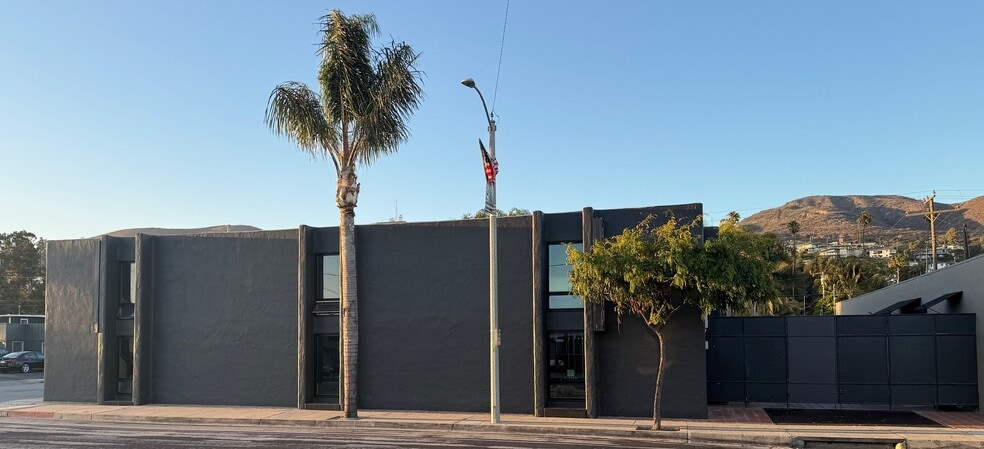 1895 E Main St, Ventura, CA for sale - Building Photo - Image 3 of 20