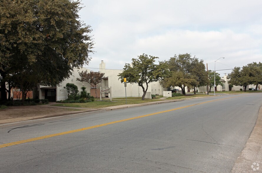 9873 Brockbank Dr, Dallas, TX for sale - Primary Photo - Image 1 of 1