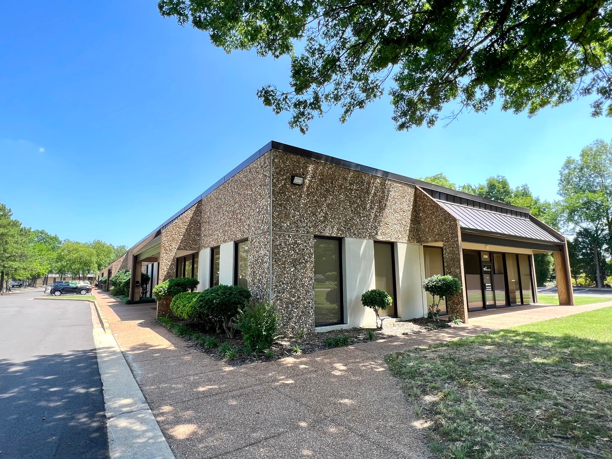 5796 Shelby Oaks, Memphis, TN for sale Building Photo- Image 1 of 1