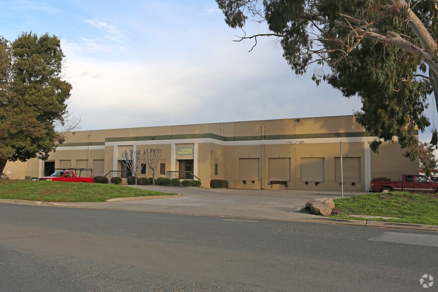 1857-1859 Sabre St, Hayward, CA for lease - Primary Photo - Image 1 of 4