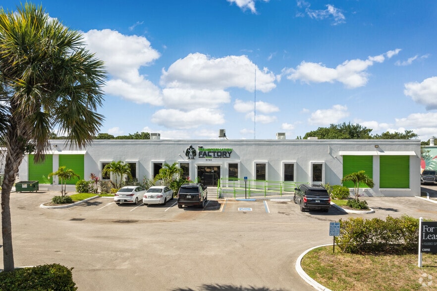 5740 Columbia Cir, West Palm Beach, FL for lease - Building Photo - Image 3 of 10