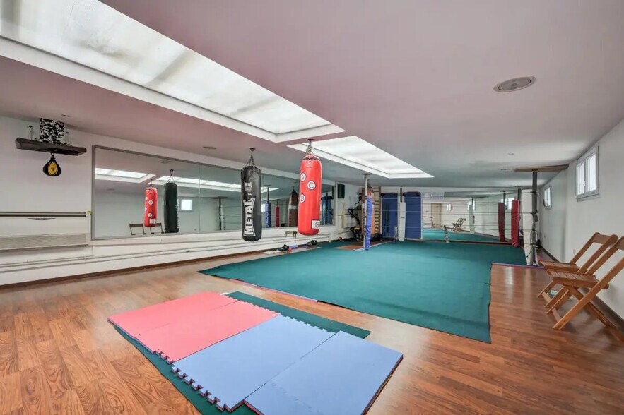 Retail in Marseille for sale - Interior Photo - Image 3 of 11