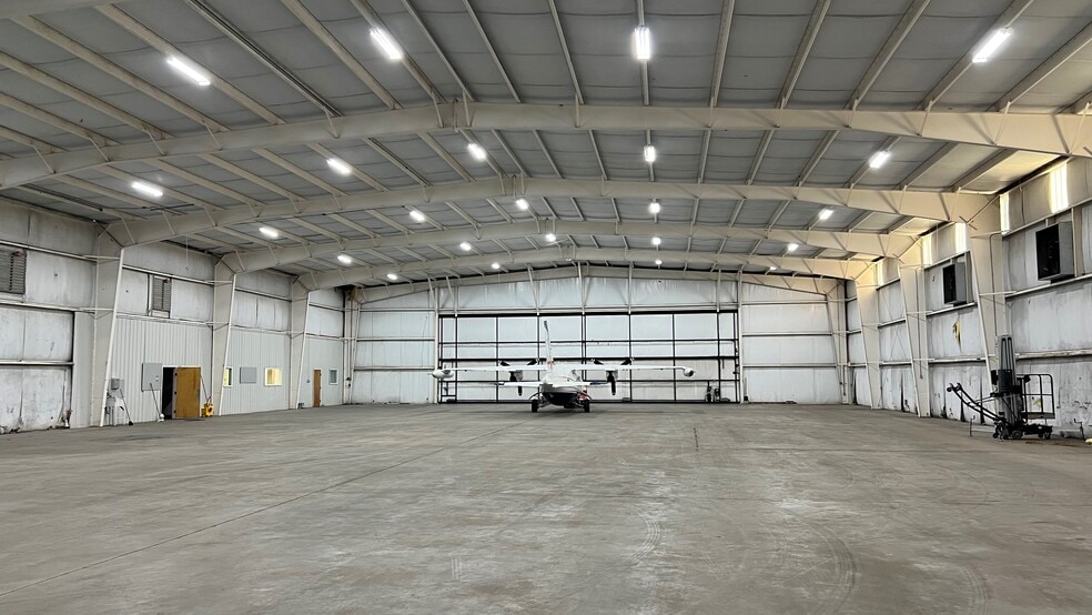 100 Aviation Way, Eastman, GA for lease - Interior Photo - Image 2 of 4
