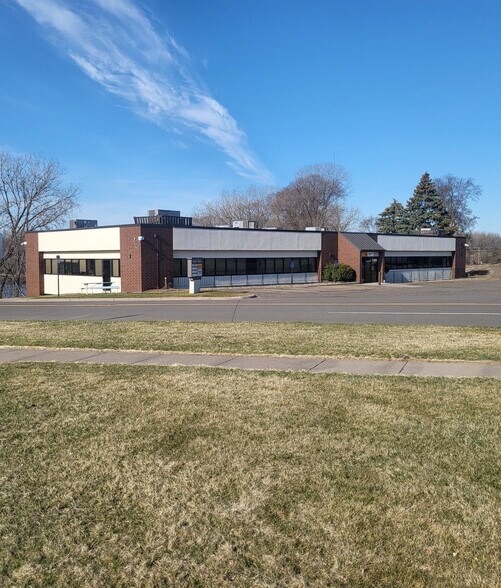 1650 Beam Ave, Maplewood, MN for lease - Building Photo - Image 1 of 3