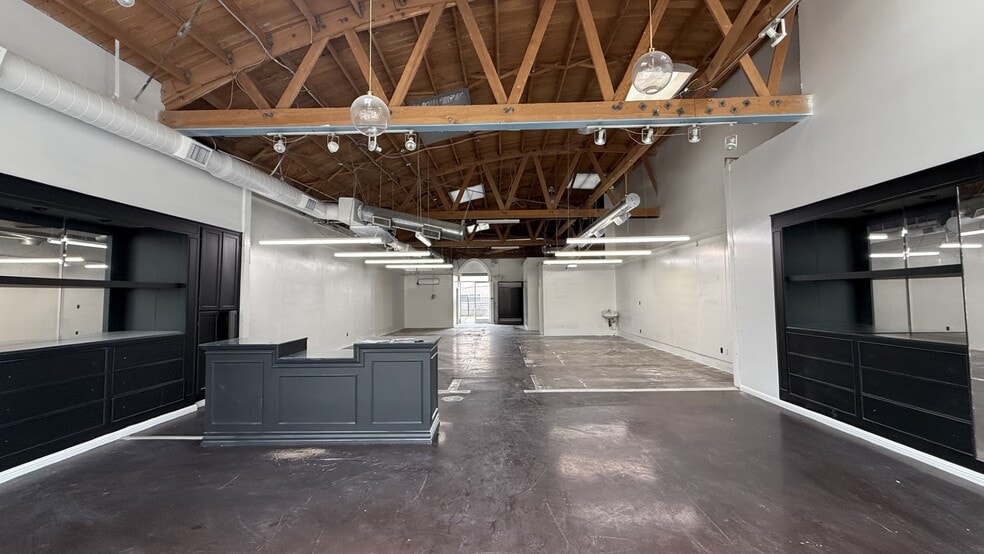 7922-7924 Melrose Ave, Los Angeles, CA for lease - Building Photo - Image 2 of 5