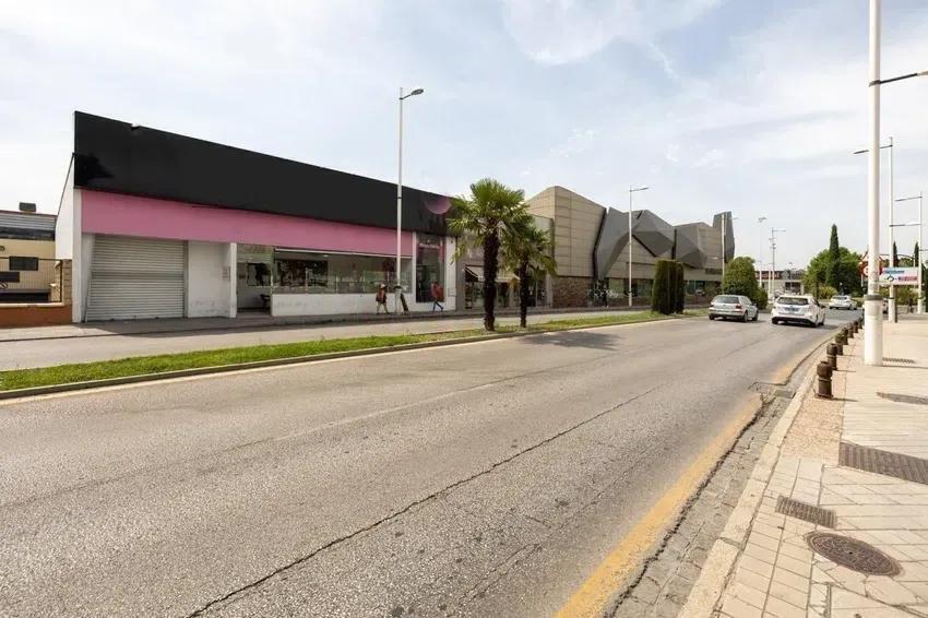 Retail in Granada for sale Building Photo- Image 1 of 26