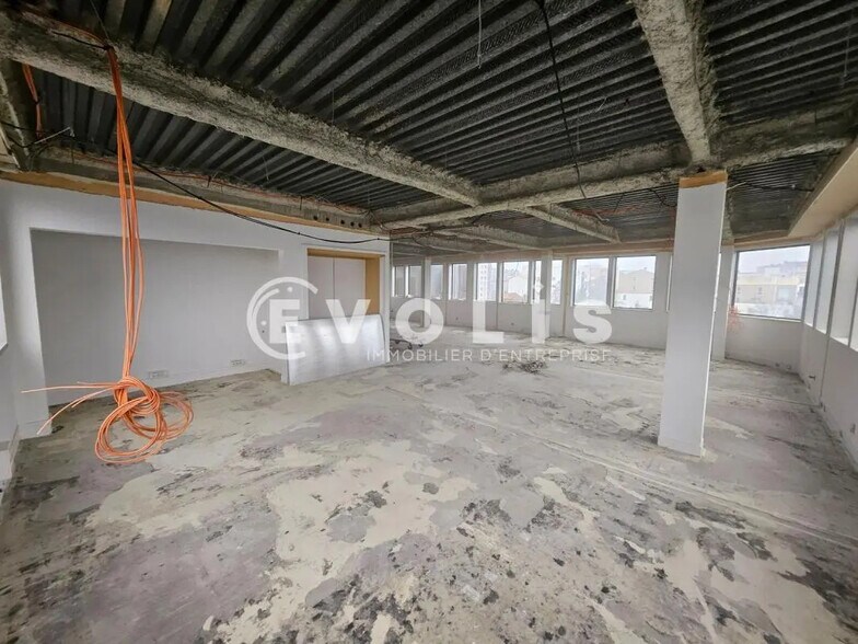 Office in Malakoff for lease - Interior Photo - Image 3 of 6