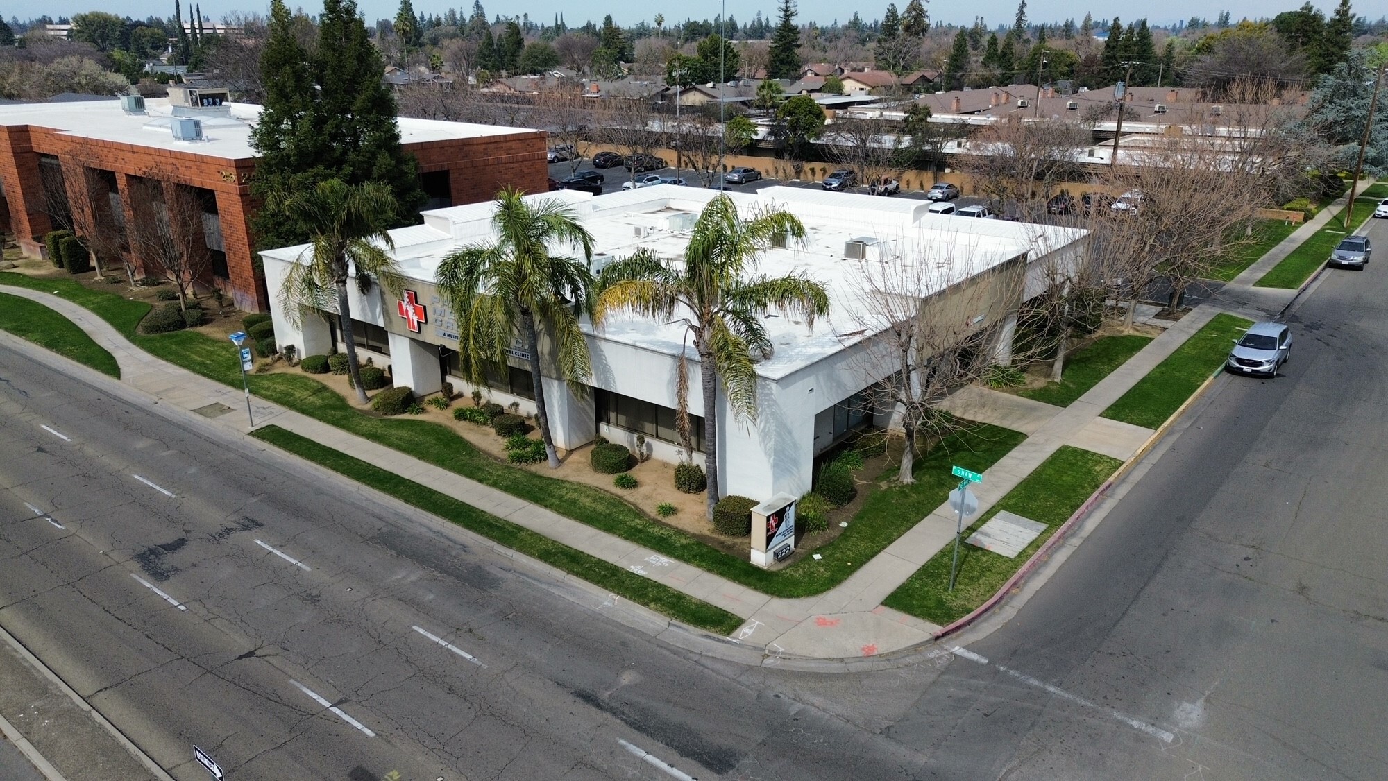 222 W Shaw Ave, Fresno, CA for lease Building Photo- Image 1 of 2