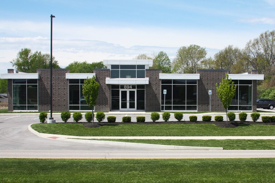 894 Airport Pky, Greenwood, IN for lease - Building Photo - Image 1 of 2