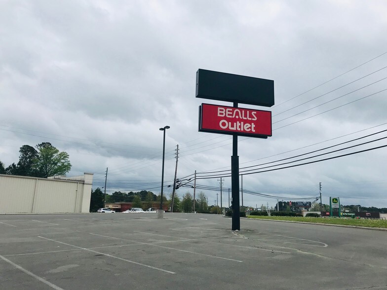 2311 E Morris St, Dalton, GA for lease - Building Photo - Image 2 of 26