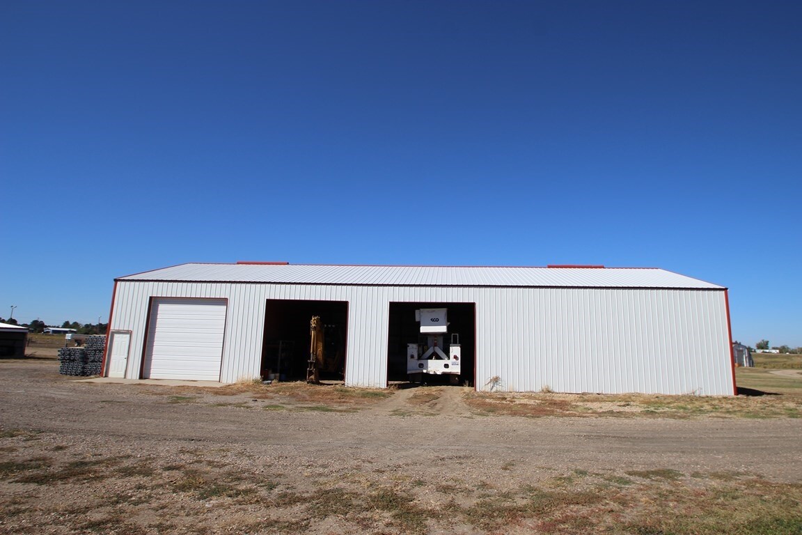 19051 Meadow Ln, Belle Fourche, SD 57717