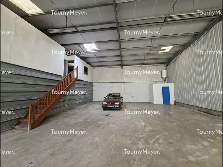 Flex in Mérignac for lease - Interior Photo - Image 3 of 7