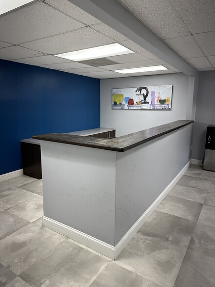 5352-5354 Gulf Dr, New Port Richey, FL for lease - Interior Photo - Image 2 of 6