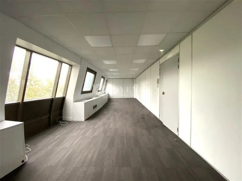 Office in La Garenne-Colombes for lease Interior Photo- Image 1 of 1
