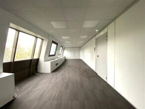 Office in La Garenne-Colombes for lease Interior Photo- Image 1 of 1