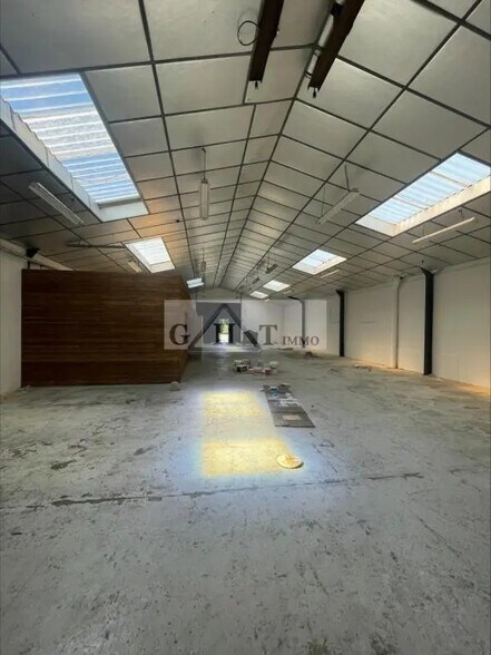 Office in Le Pin for lease - Interior Photo - Image 2 of 5