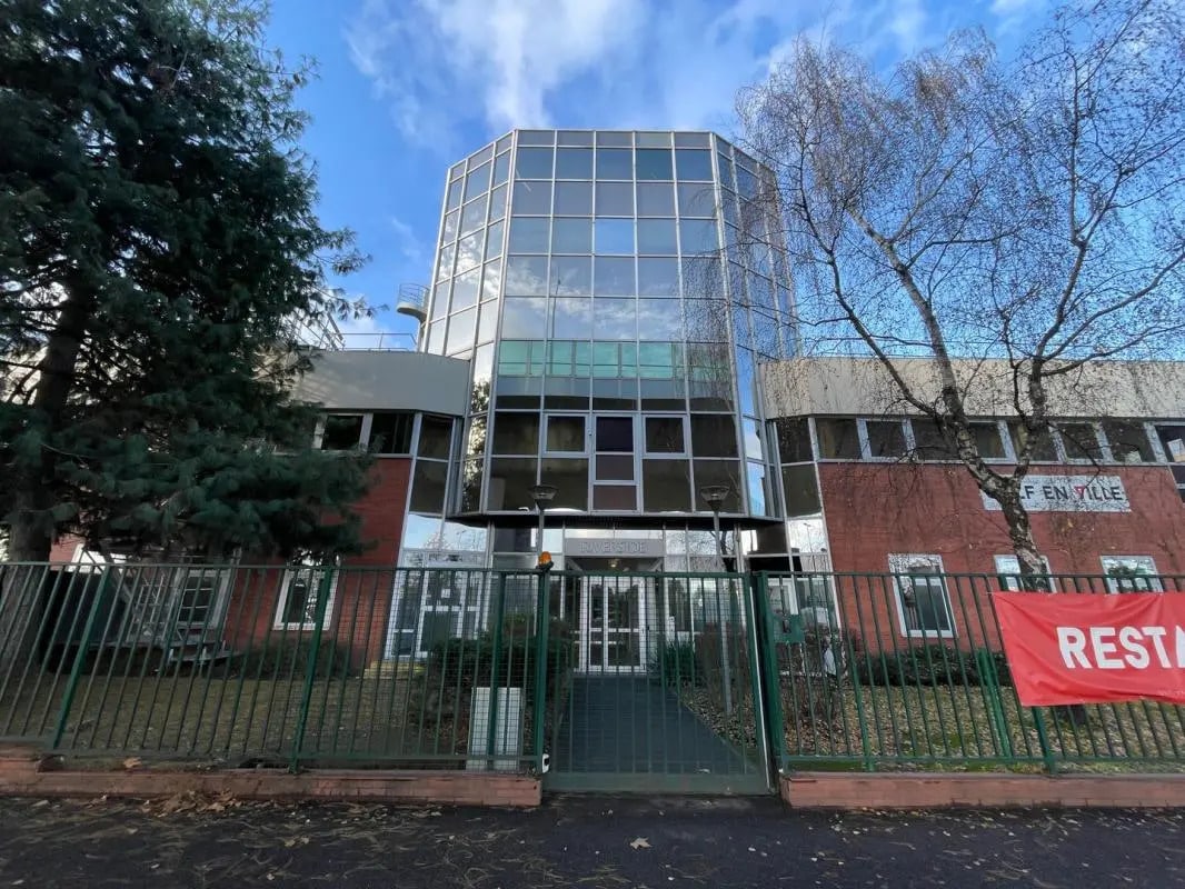 Flex in Saint-Cloud for lease Building Photo- Image 1 of 5