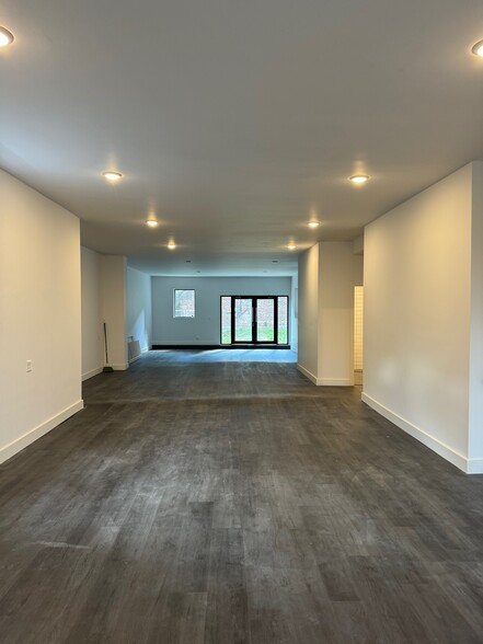 124 30th St, Brooklyn, NY for lease - Interior Photo - Image 2 of 6