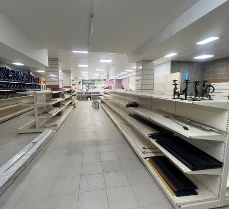 88 Rushey Grn, London for lease Interior Photo- Image 1 of 3