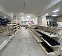 88 Rushey Grn, London for lease Interior Photo- Image 1 of 3