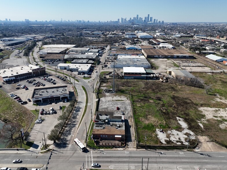 338 S Wayside Dr, Houston, TX for sale - Building Photo - Image 3 of 10