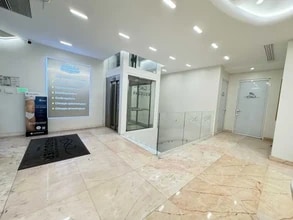 44 Rue Pasquier, Paris for lease Interior Photo- Image 1 of 4