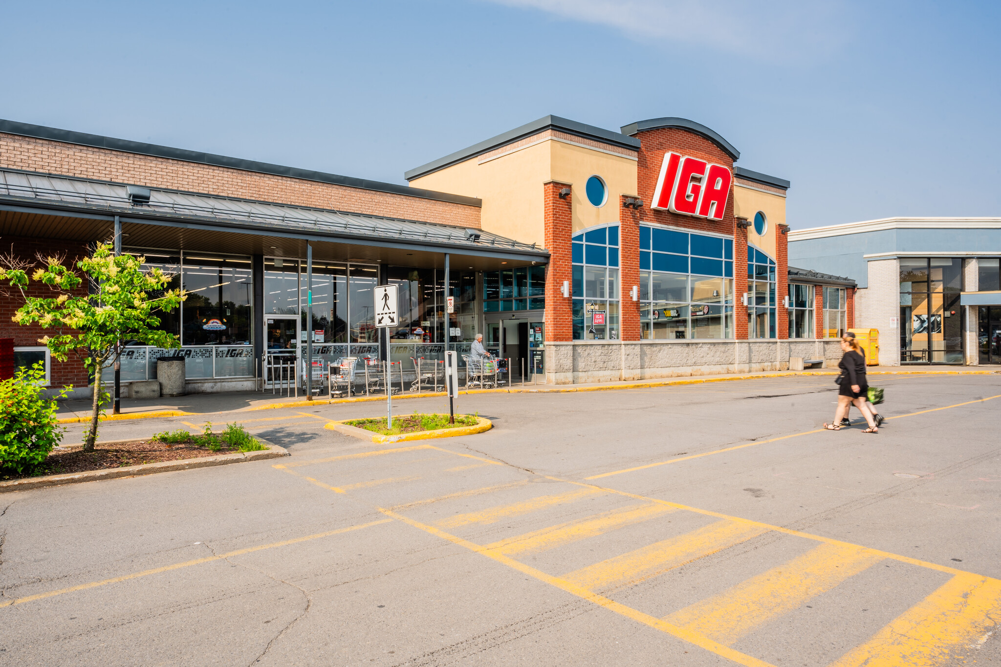 7001-7155 Ch Côte St-Luc, Montréal, QC for lease Building Photo- Image 1 of 18