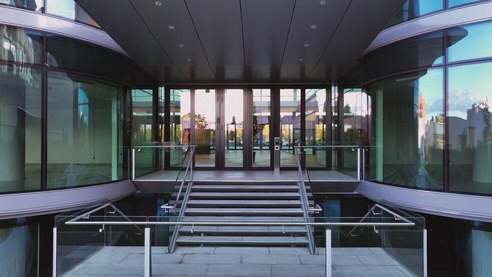 Calle Nanclares de Oca, 17, Madrid, Madrid for lease - Commercial Listing Video - Image 2 of 35