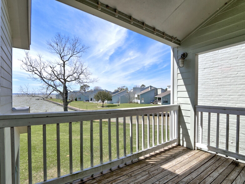 100 Edgewater Dr, Livingston, TX for sale - Building Photo - Image 1 of 41