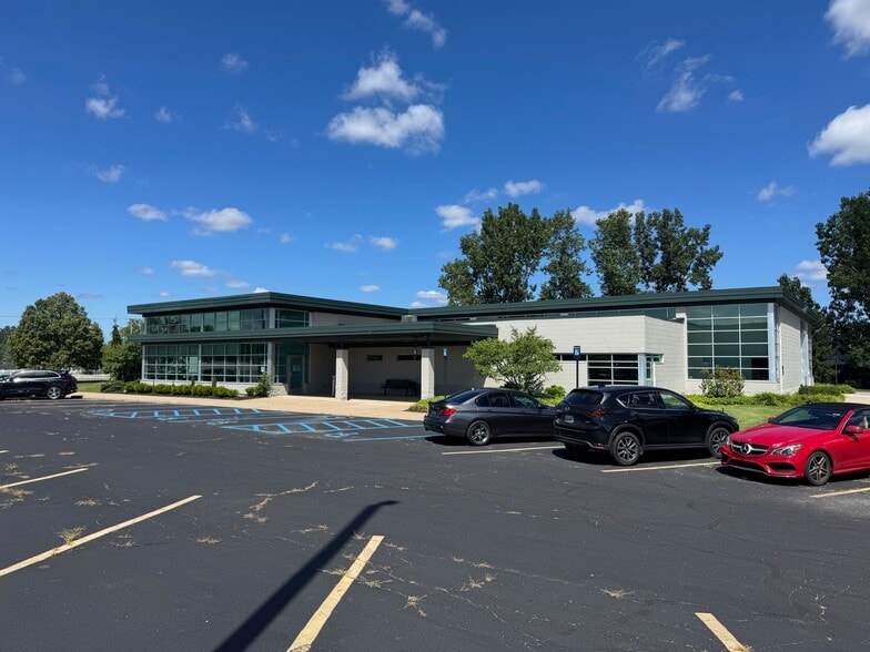 3350 Broadmoor Ave SE, Grand Rapids, MI for lease - Building Photo - Image 2 of 19