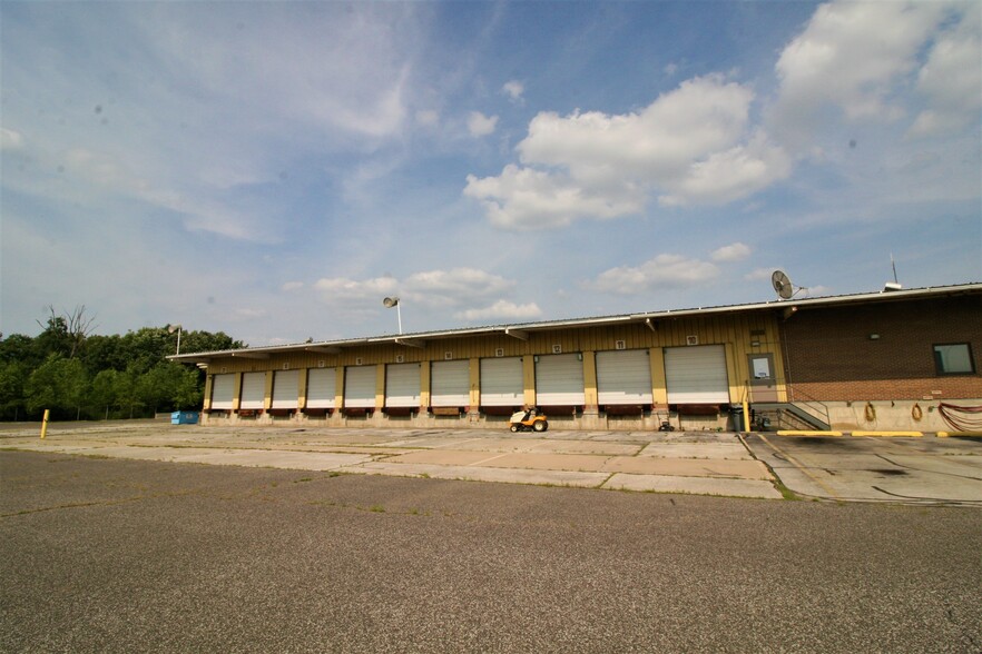 4222 Merchant Rd, Fort Wayne, IN for lease - Building Photo - Image 1 of 18